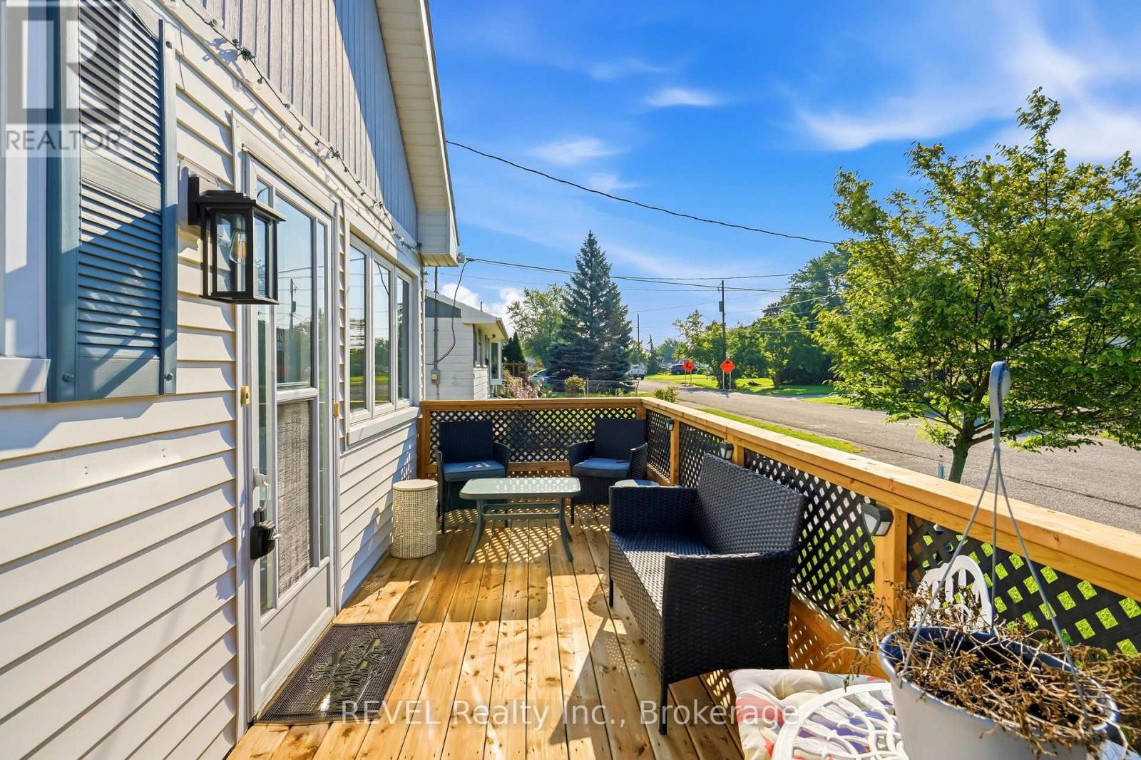 9 Cambridge Avenue, St. Catharines, Ontario  L2P 1W6 - Photo 3 - X13622976