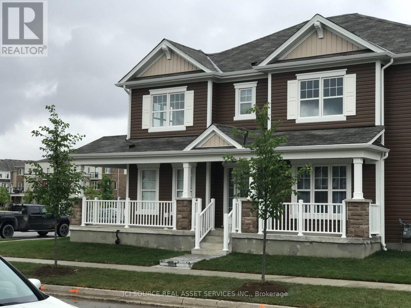 195 Seabrook Drive, Kitchener, Ontario  N2R 0E7 - Photo 2 - X13741910