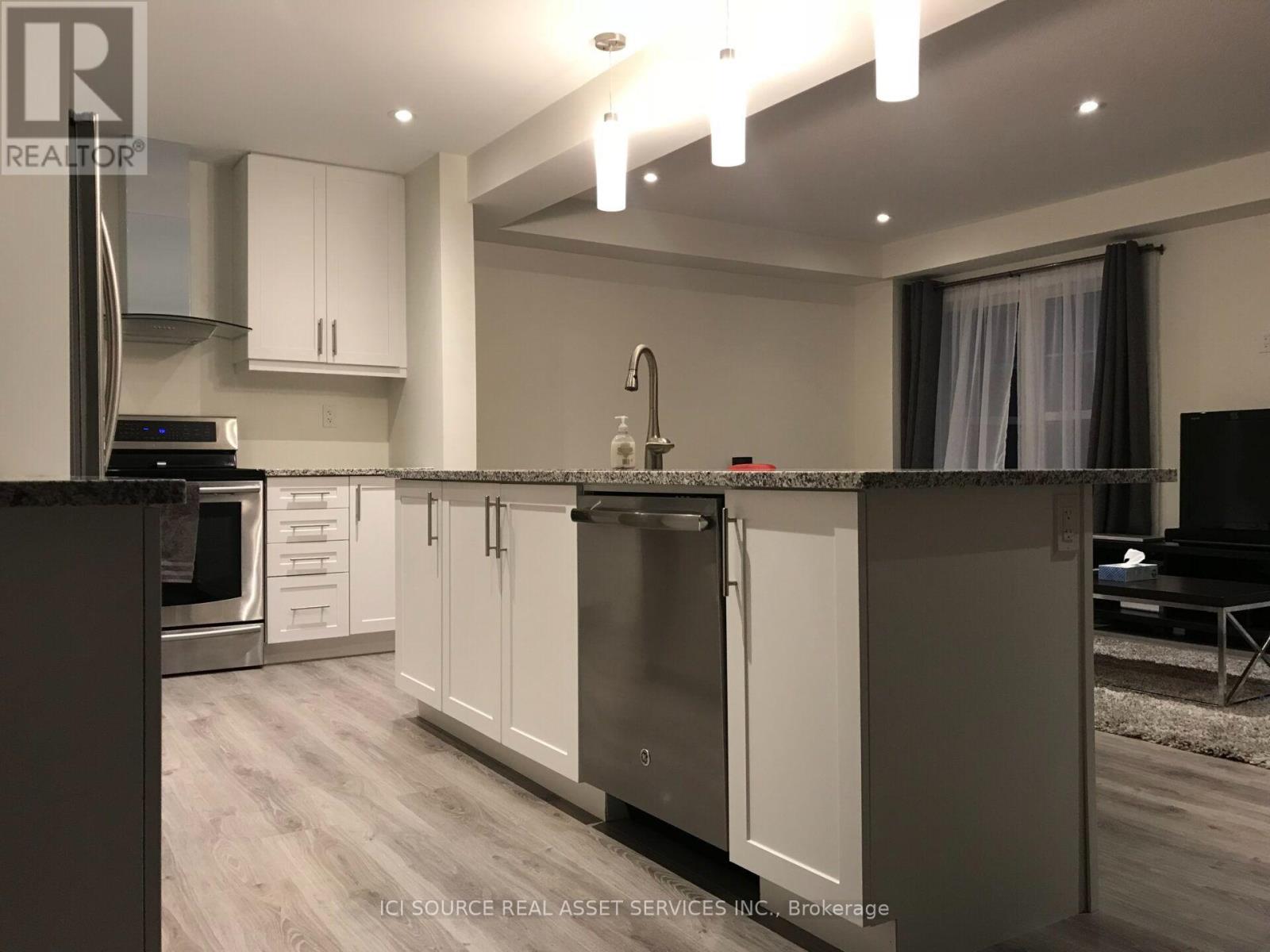 195 Seabrook Drive, Kitchener, Ontario  N2R 0E7 - Photo 3 - X13741910