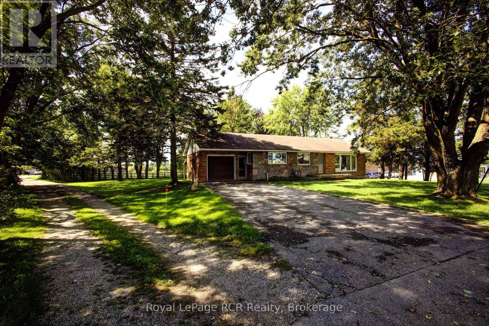 441 Smith Street, Wellington North, Ontario  N0G 1A0 - Photo 2 - X13737370