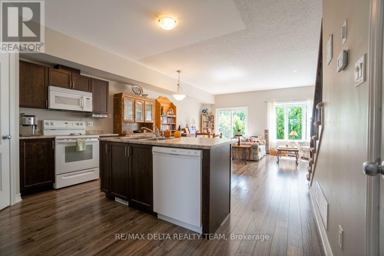 92 Bellwood Drive, Arnprior, Ontario  K7S 0H7 - Photo 4 - X13725550