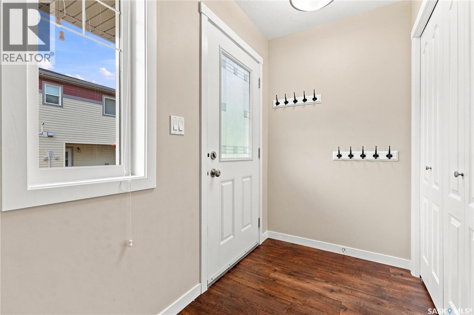 402 3440 Avonhurst Drive, Regina, Saskatchewan  S4R 2E1 - Photo 3 - SK047464