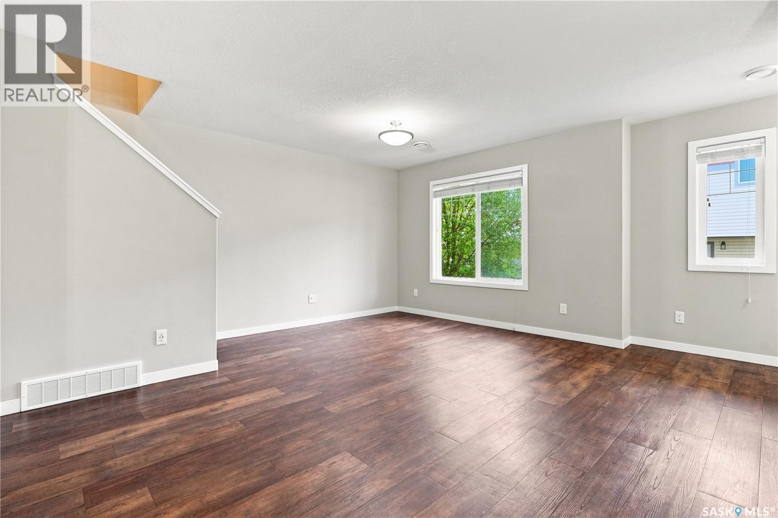 402 3440 Avonhurst Drive, Regina, Saskatchewan  S4R 2E1 - Photo 6 - SK047464