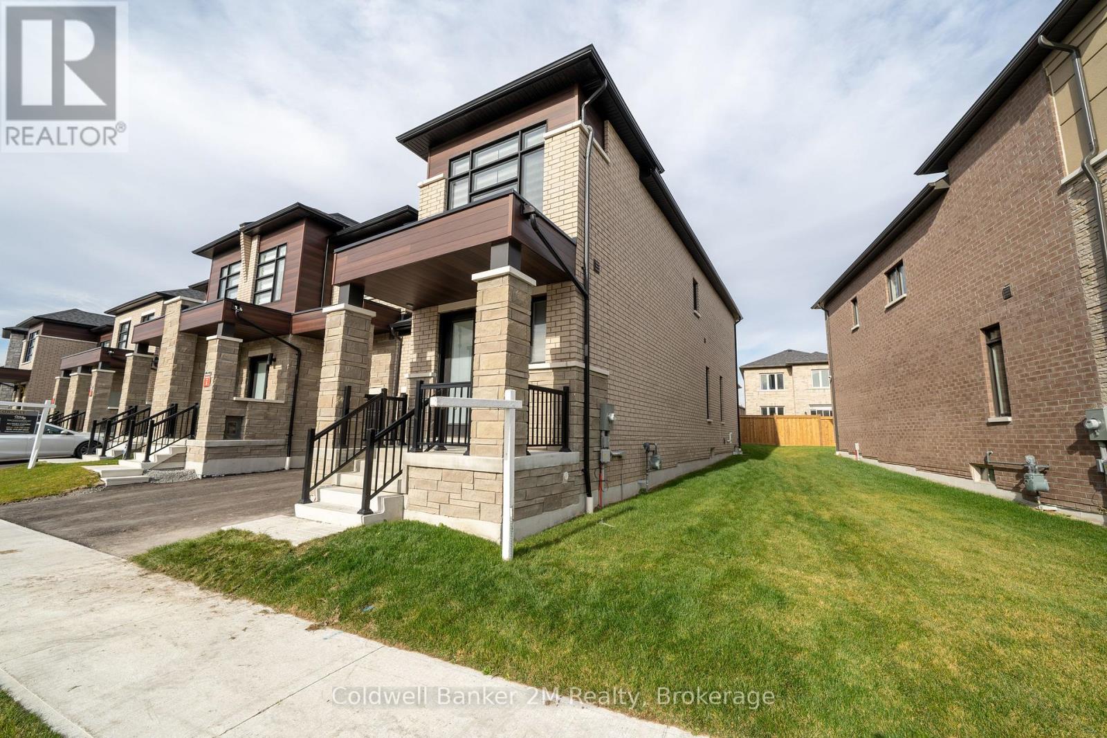 136 OGSTON CRESCENT, Whitby, Ontario