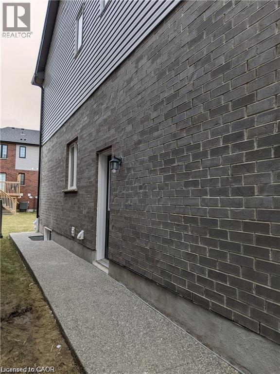 727 Thomas Slee Drive, Kitchener, Ontario  N2P 0J4 - Photo 2 - 40859628