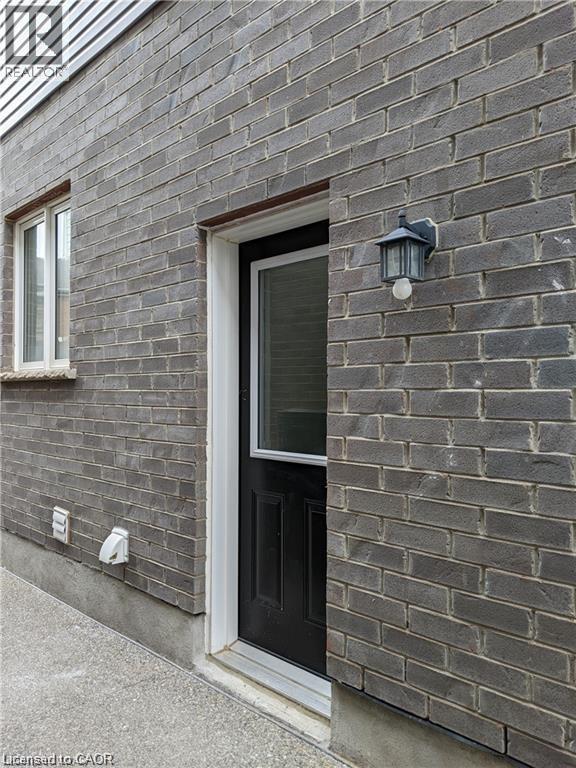 727 Thomas Slee Drive, Kitchener, Ontario  N2P 0J4 - Photo 3 - 40859628