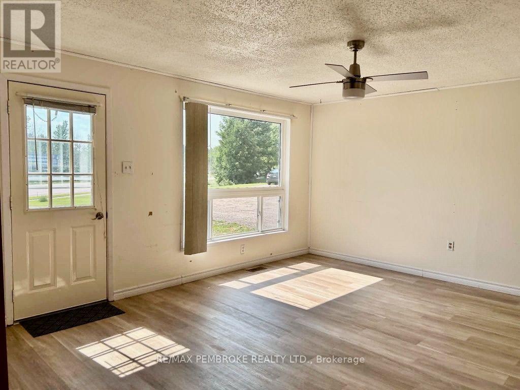 2185 Petawawa Boulevard, Petawawa, Ontario  K8A 7G8 - Photo 19 - X13742146