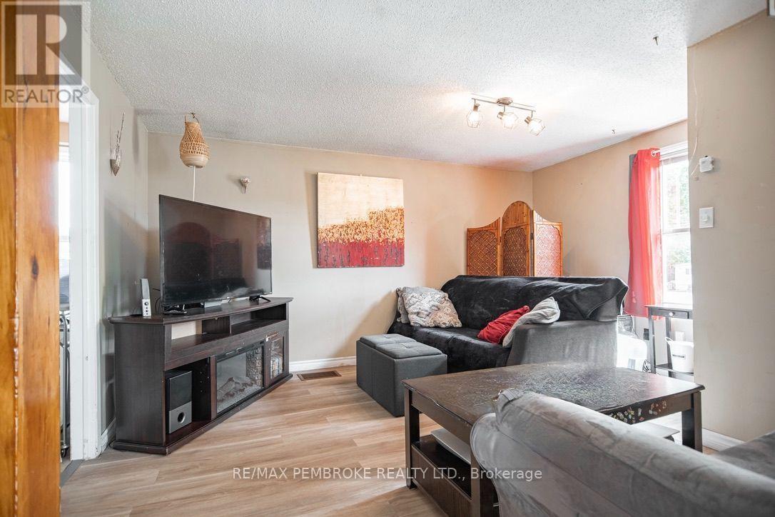 2185 Petawawa Boulevard, Petawawa, Ontario  K8A 7G8 - Photo 23 - X13742146