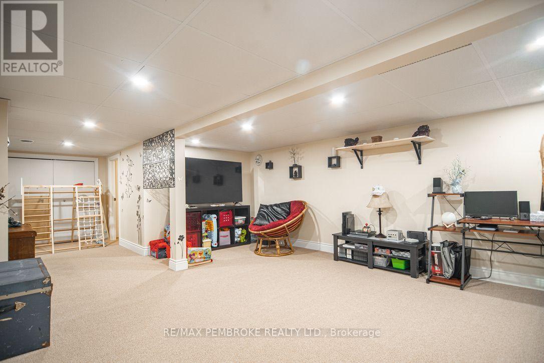2185 Petawawa Boulevard, Petawawa, Ontario  K8A 7G8 - Photo 39 - X13742146