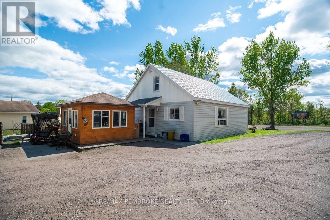 2185 Petawawa Boulevard, Petawawa, Ontario K8A 7G8 - Photo 5 - X13742146