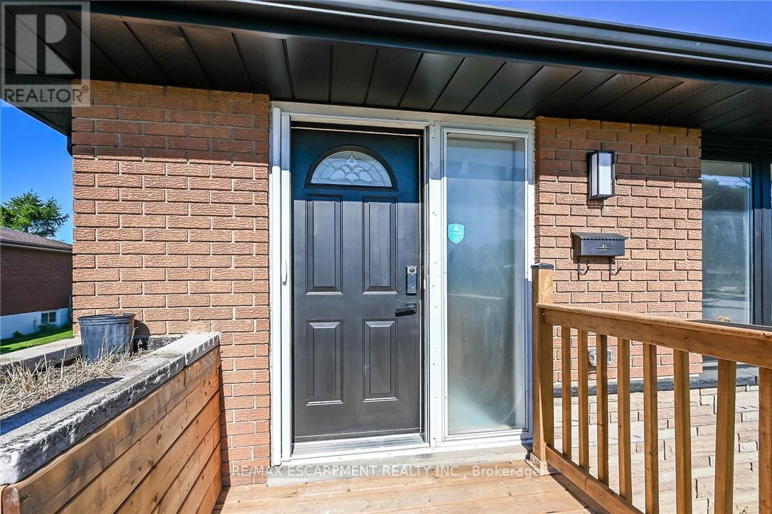 135 Nugent Drive, Hamilton, Ontario  L8H 2N3 - Photo 3 - X13742210