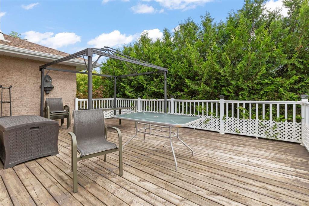 40 Menno Drive, Steinbach, Manitoba  R0A 0W0 - Photo 3 - 202622143