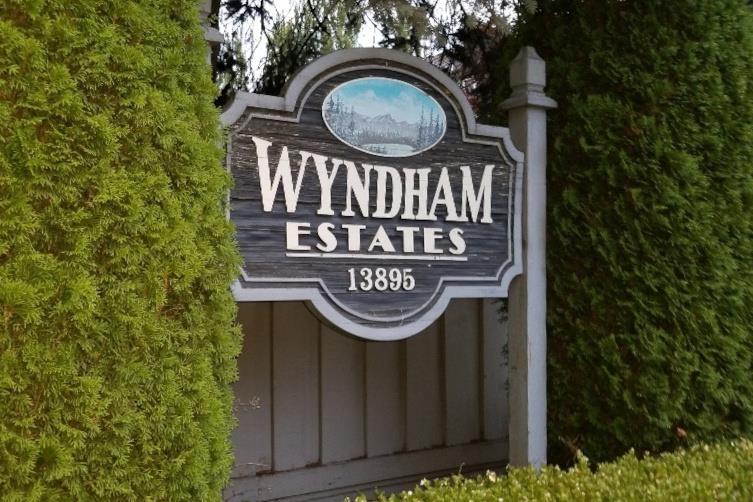225 13895 102 AVENUE, surrey, British Columbia