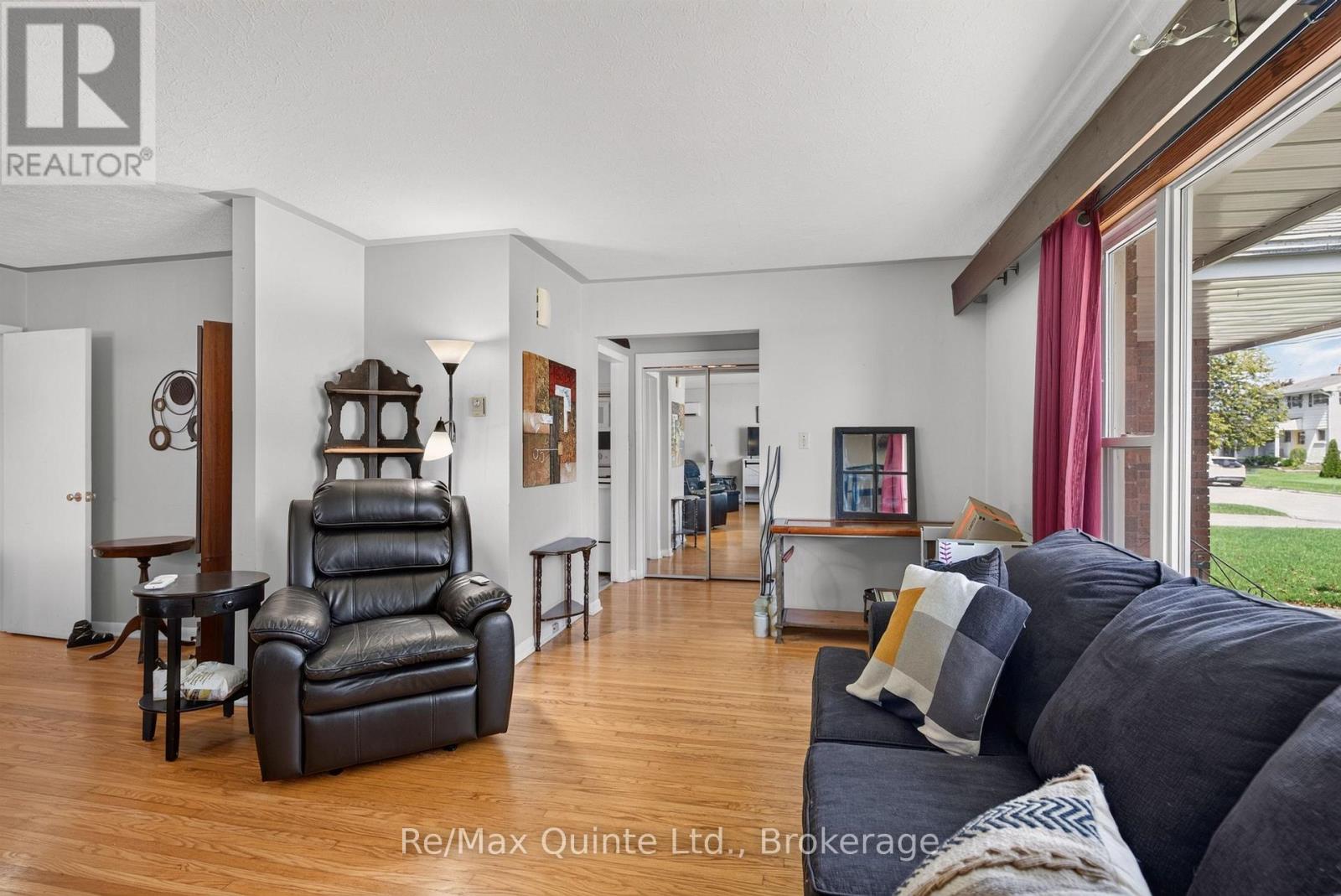 8 Plaza Square, Belleville, Ontario  K8N 4J3 - Photo 4 - X13742246