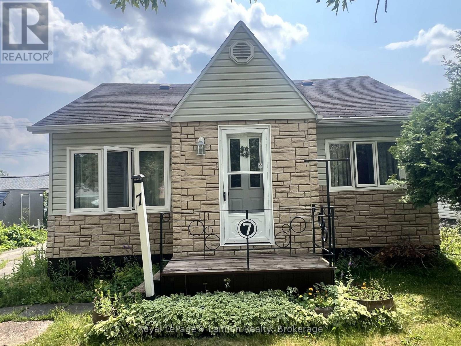 7 Errington Avenue, Atikokan, Ontario  P0T 1C0 - Photo 2 - X13742234