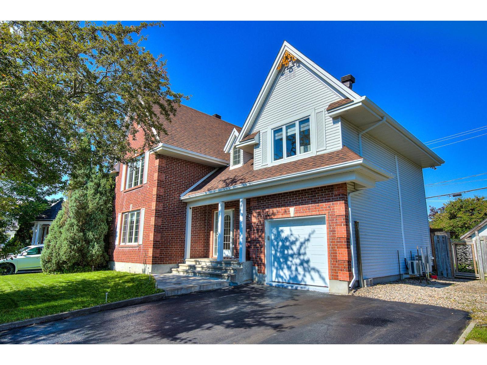 35 Rue Françoise-Cuillerier Notre-Dame-de-l'Île-Perrot Quebec Canada J7V7P2 3