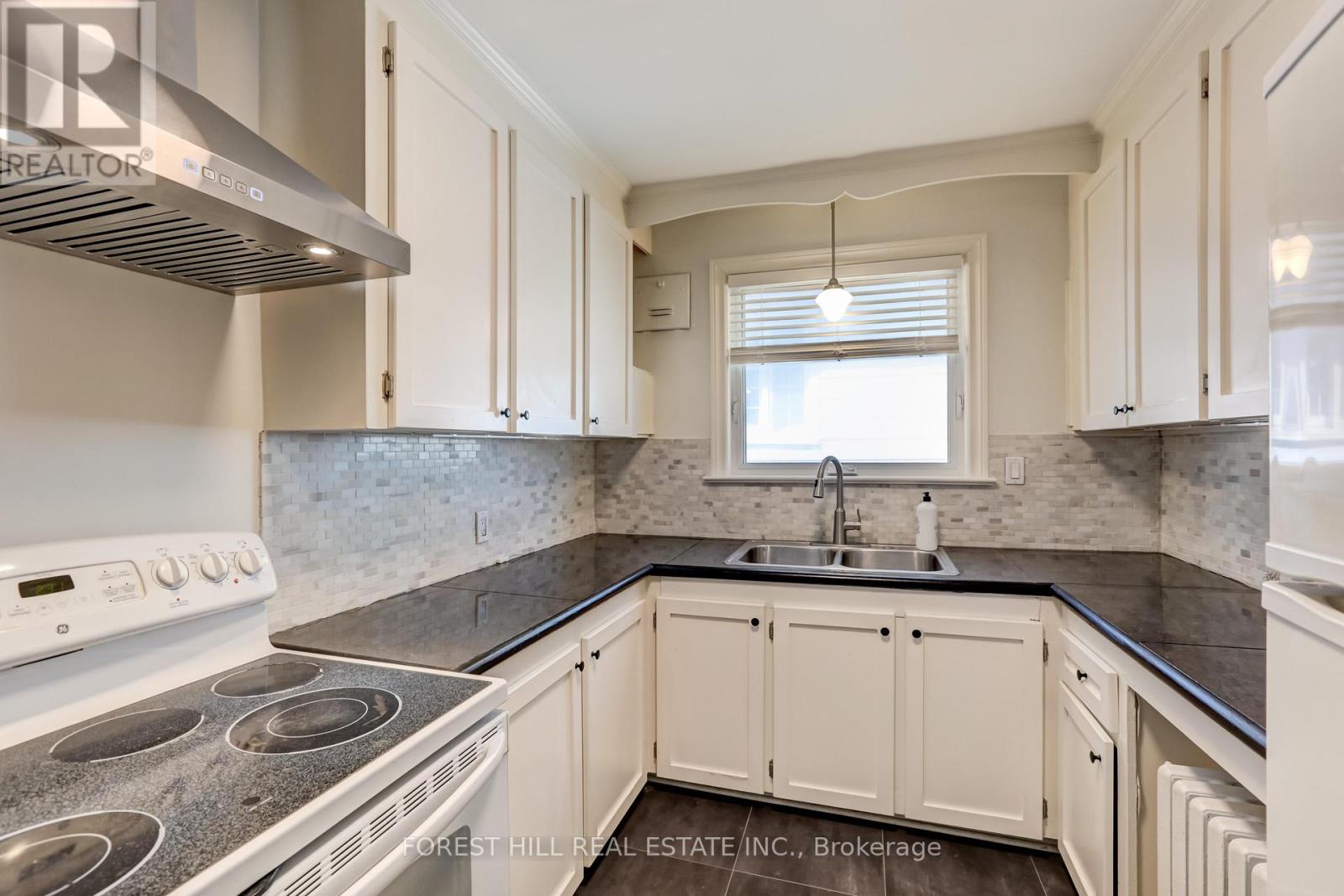 4 - 345 Walmer Road, Toronto, Ontario  M5R 2Y3 - Photo 9 - C13742406