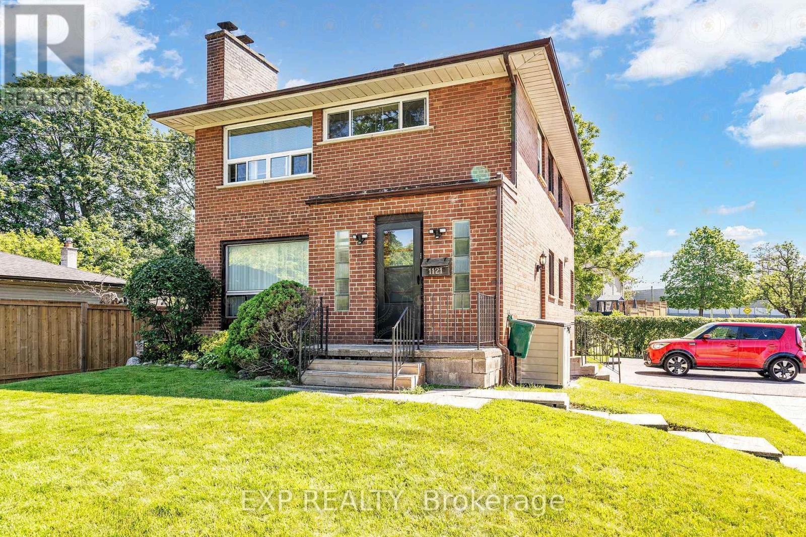 1121 Centre Street S, Whitby, Ontario  L1N 4X7 - Photo 2 - E13547132