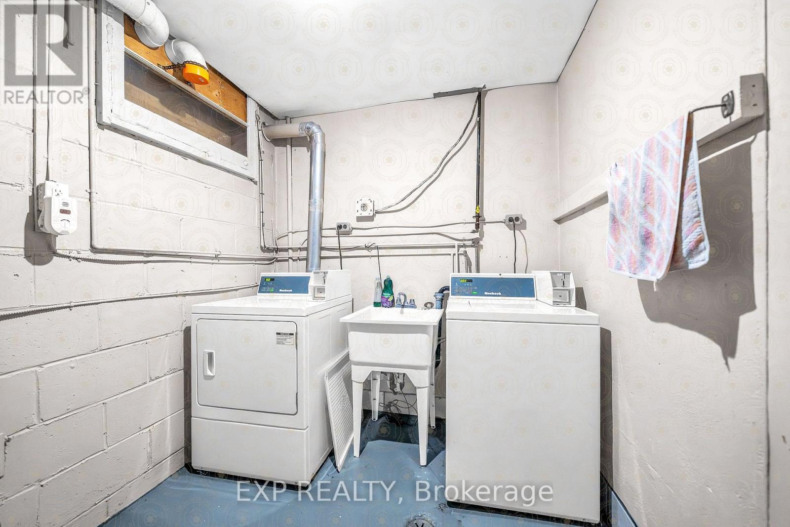 1121 Centre Street S, Whitby, Ontario  L1N 4X7 - Photo 5 - E13547132