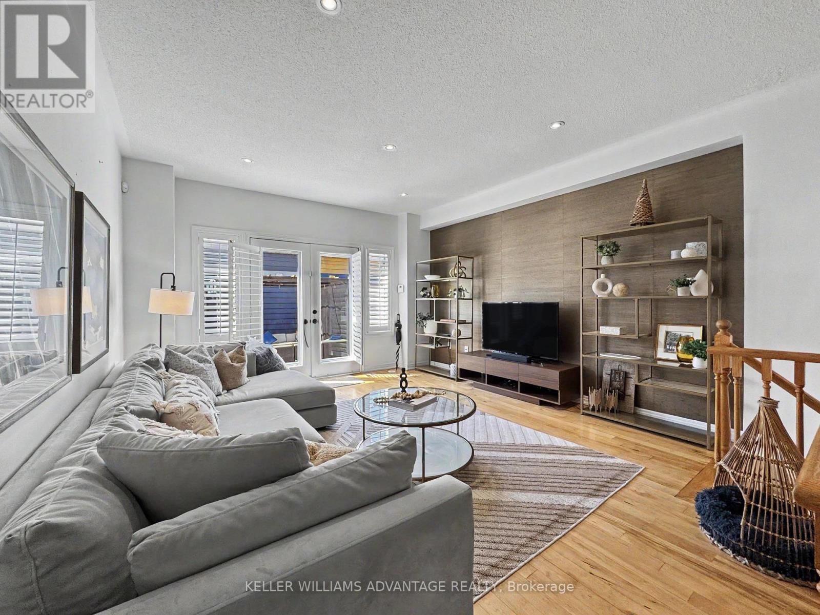 78 Woodbine Avenue, Toronto, Ontario  M4L 2A2 - Photo 4 - E13742328