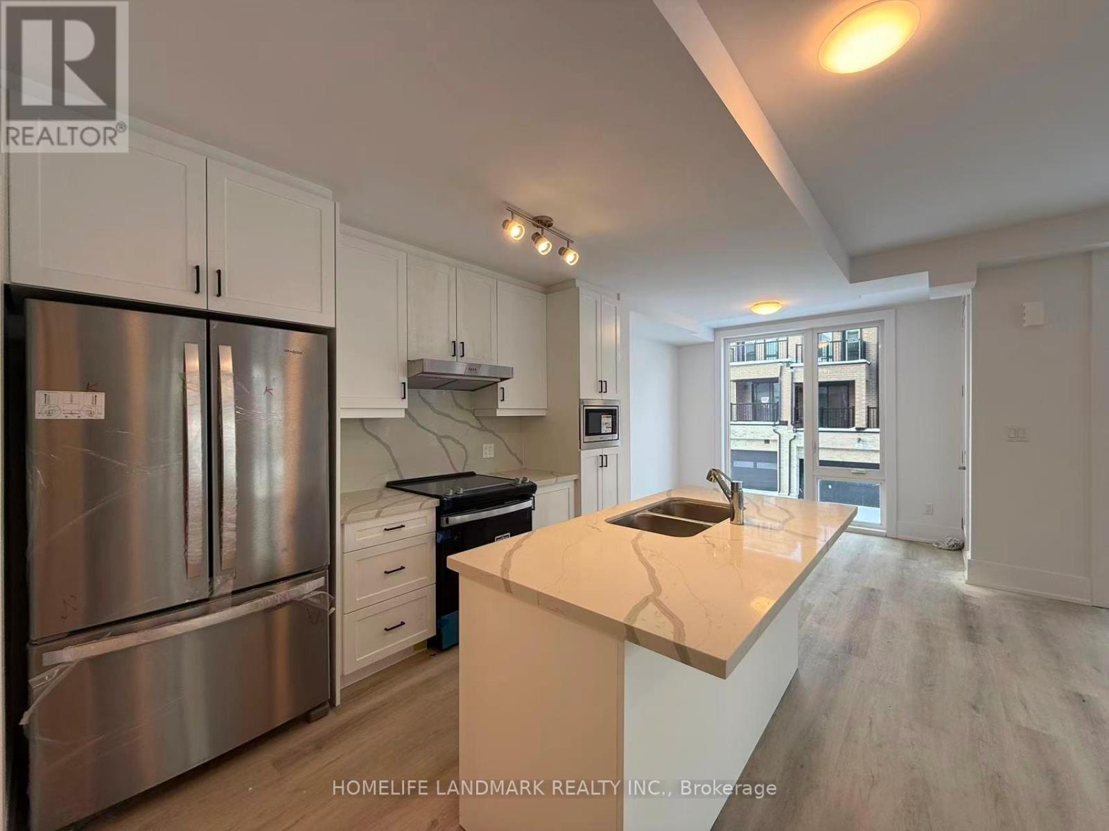 5 Kerns Lane, Richmond Hill, Ontario  L4E 1M1 - Photo 4 - N13742352