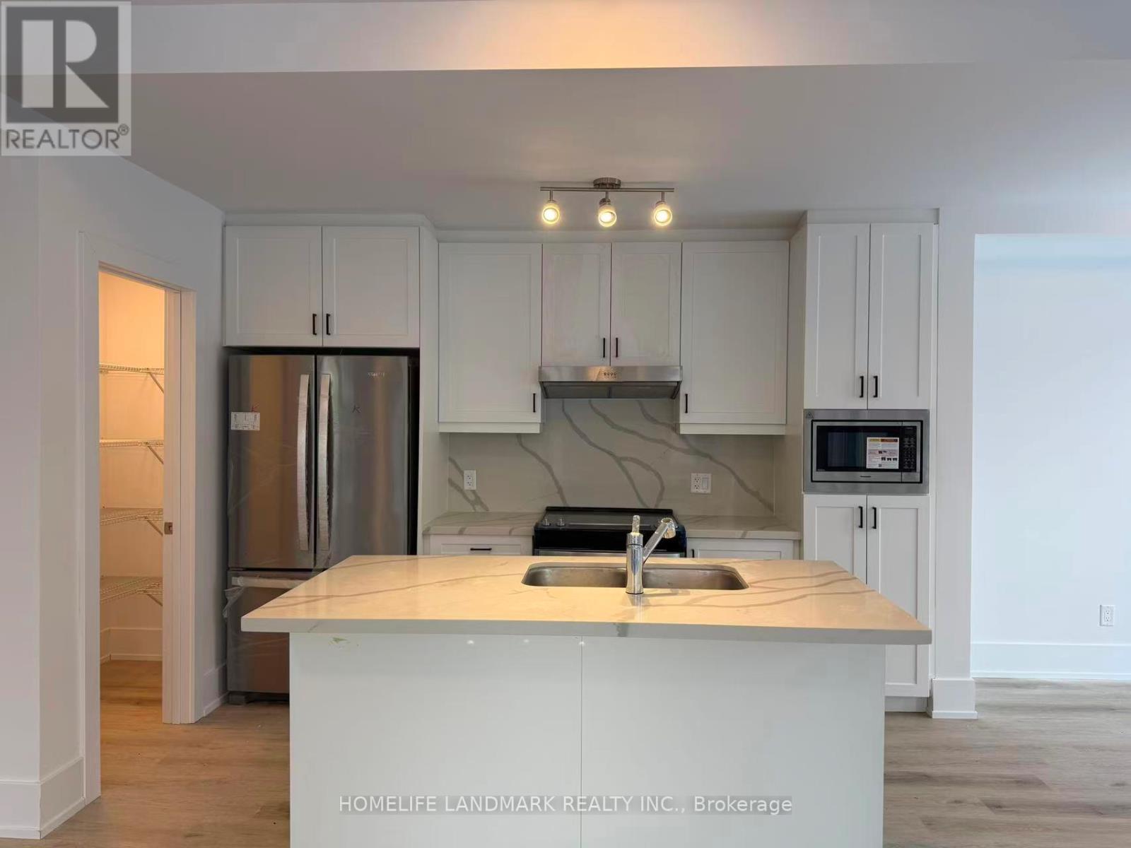 5 Kerns Lane, Richmond Hill, Ontario  L4E 1M1 - Photo 5 - N13742352