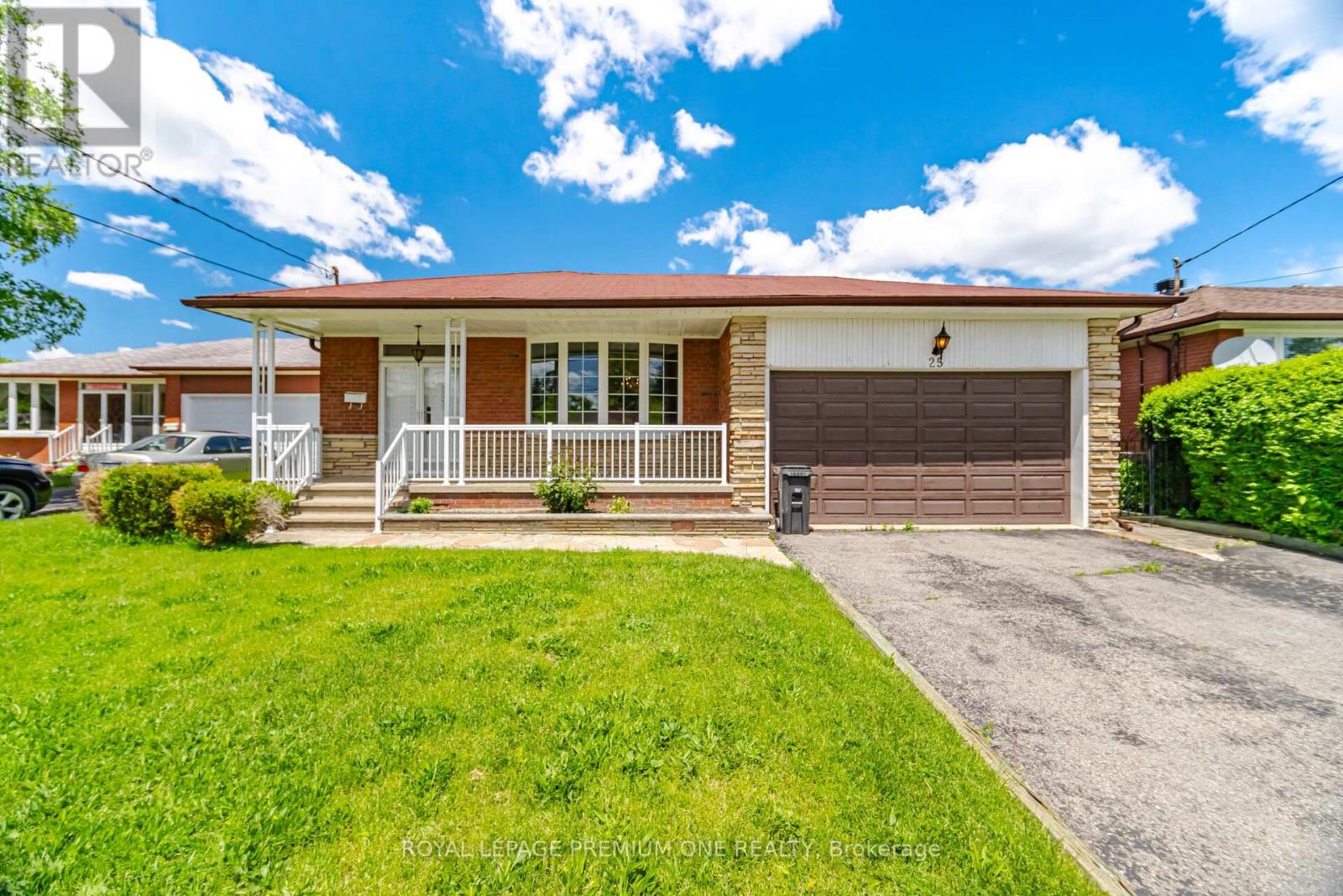 25 Islay Court, Toronto, Ontario  M9M 1V4 - Photo 1 - W13742230