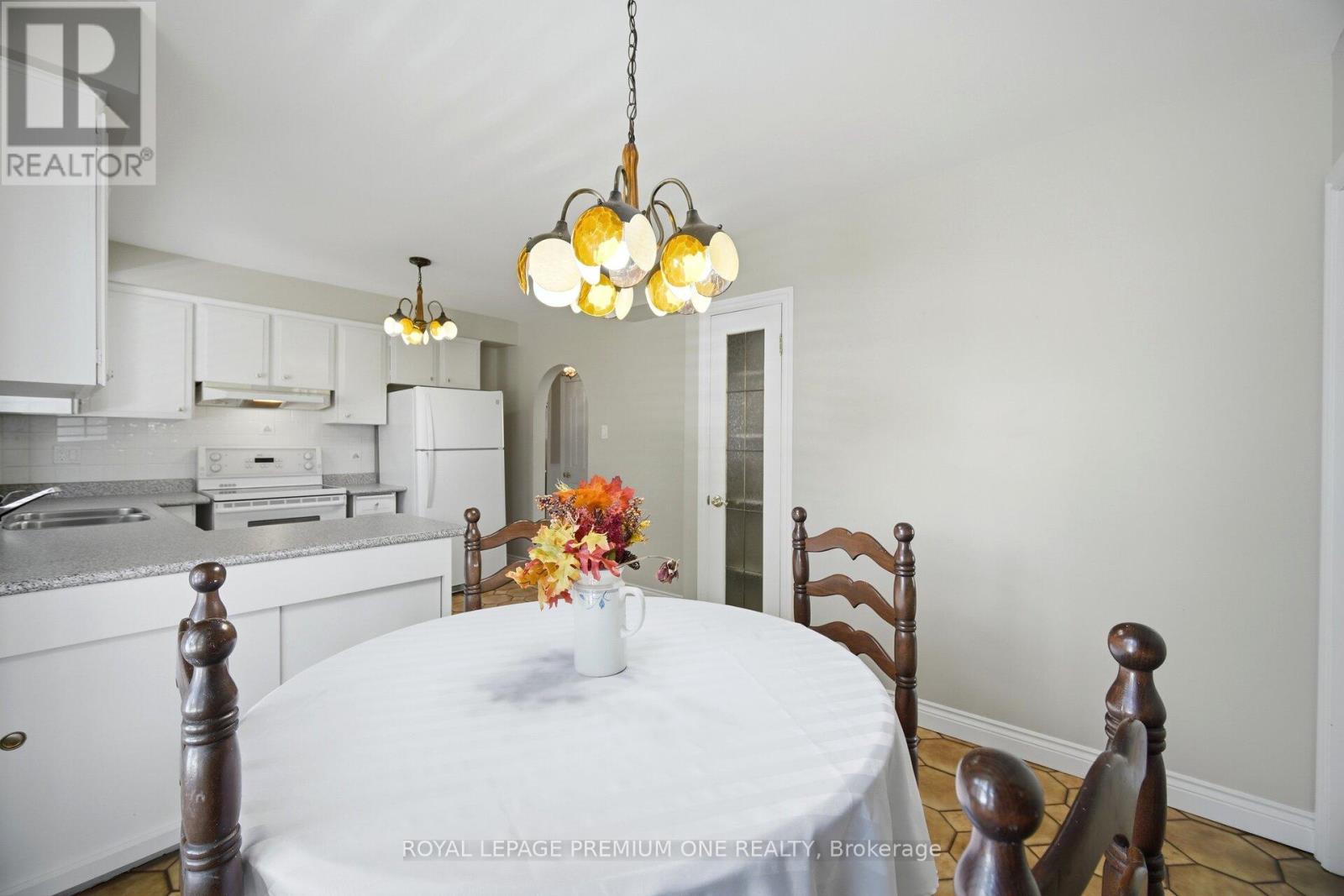 25 Islay Court, Toronto, Ontario  M9M 1V4 - Photo 12 - W13742230
