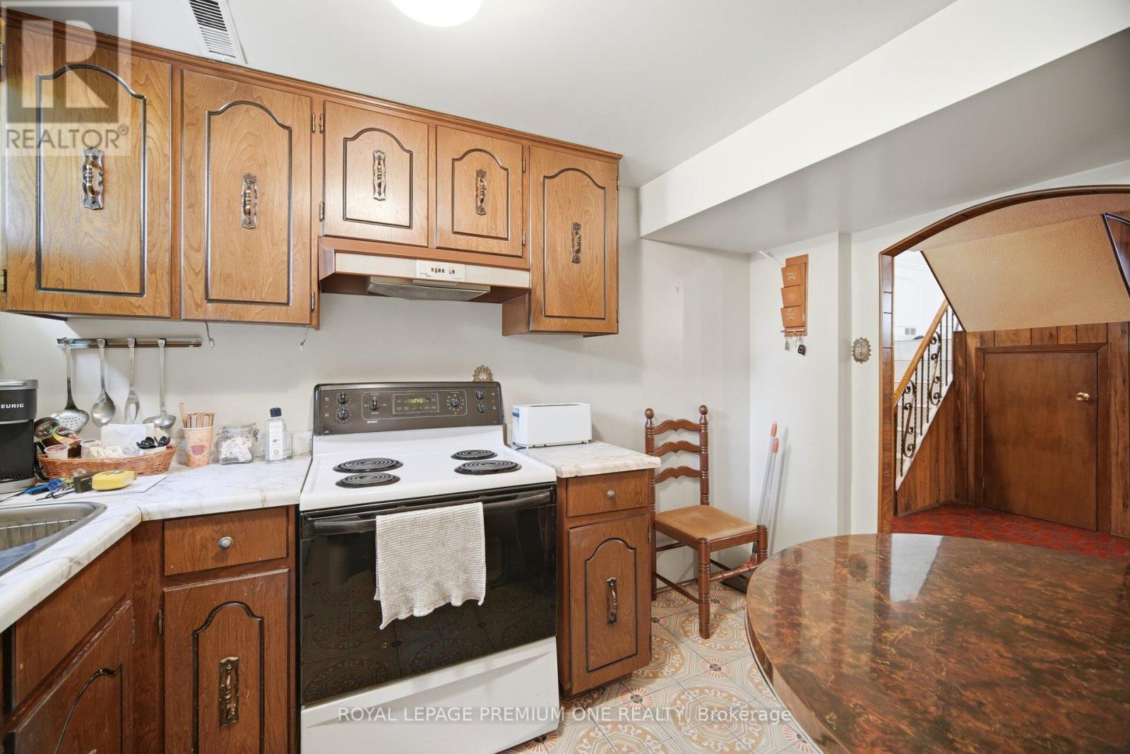 25 Islay Court, Toronto, Ontario  M9M 1V4 - Photo 37 - W13742230