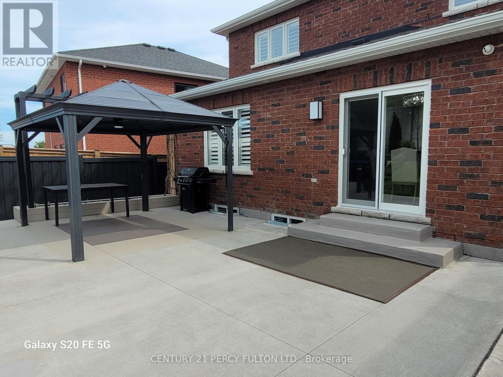 18 Wyman Crescent, Bradford West Gwillimbury, Ontario L3Z 3J5 - Photo 3 - N13739268