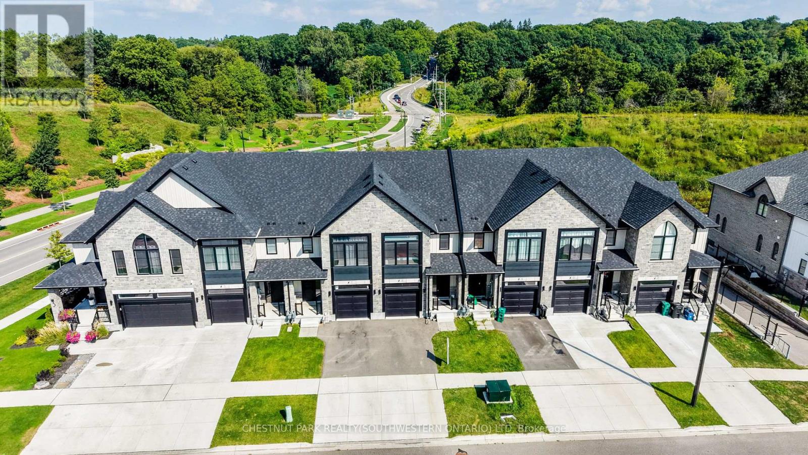 9 QUEENSBROOK CRESCENT, Cambridge, Ontario