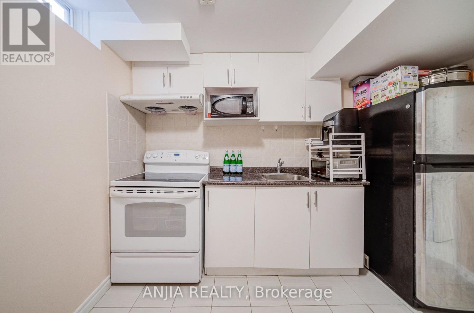 8 Maresfield Drive, Toronto, Ontario M1V 2X1 - Photo 32 - E13741646