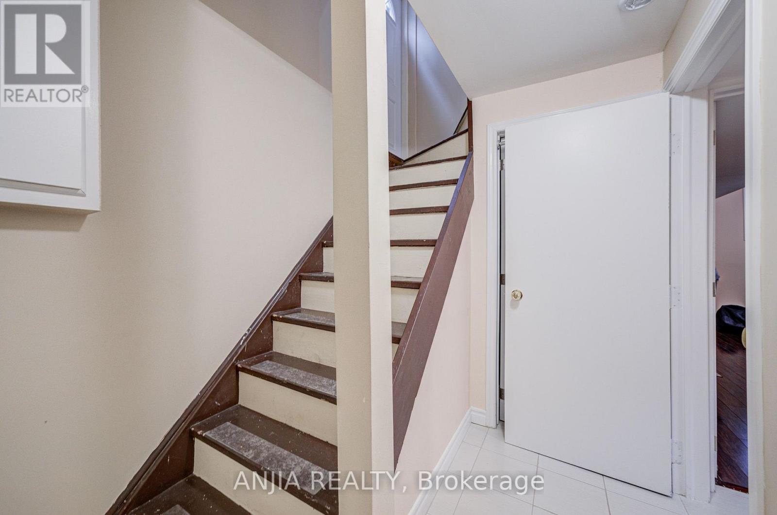 8 Maresfield Drive, Toronto, Ontario M1V 2X1 - Photo 29 - E13741646