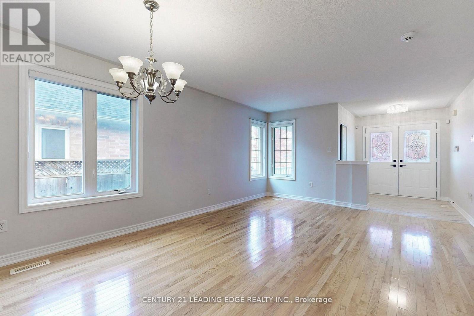 29 Pardon Ave Avenue, Whitby, Ontario  L1P 1V1 - Photo 5 - E13741632