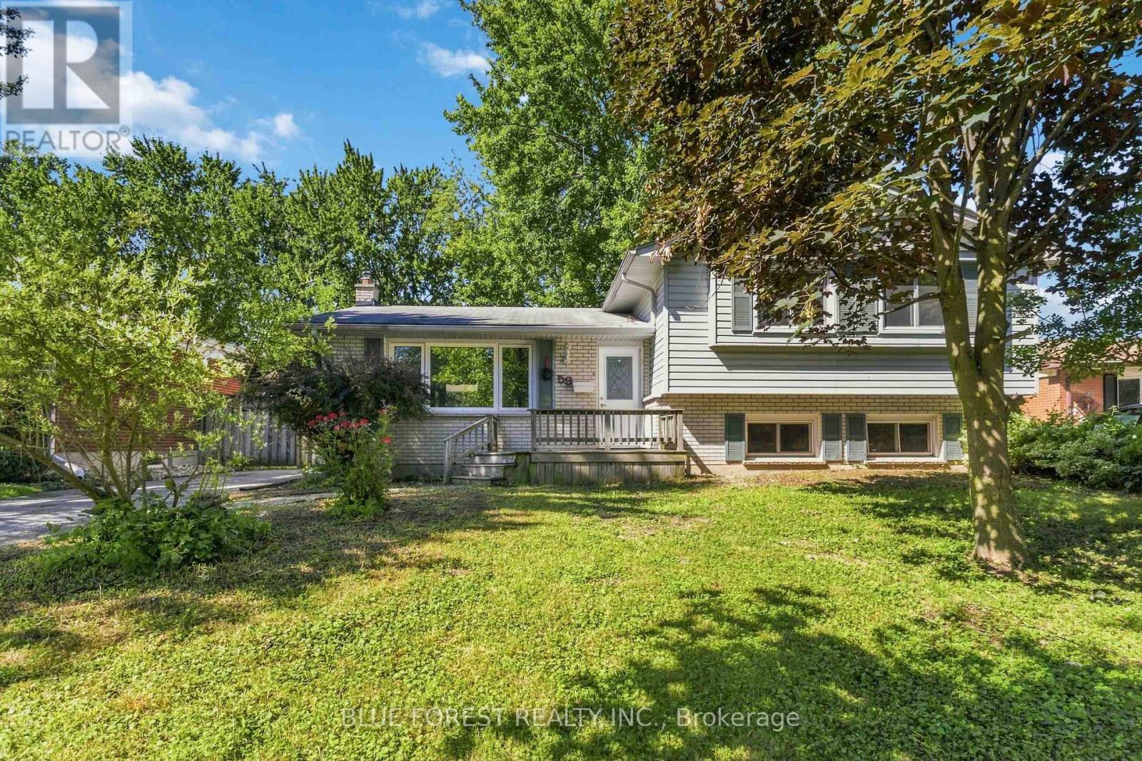 $599,90059 Scotchpine Crescent, London North, Ontario