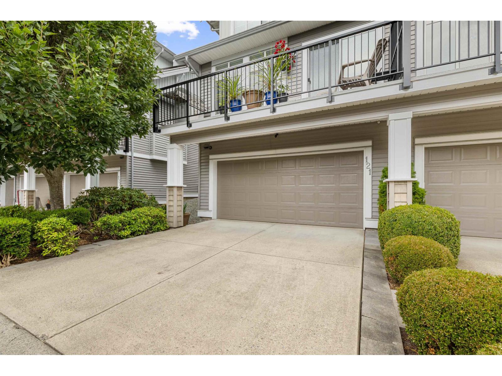 121 20449 66 Avenue, Langley, British Columbia  V2Y 3C1 - Photo 2 - R3160631