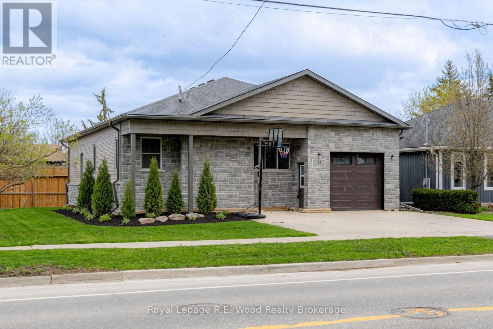 44 STOVER STREET N, Norwich, Ontario
