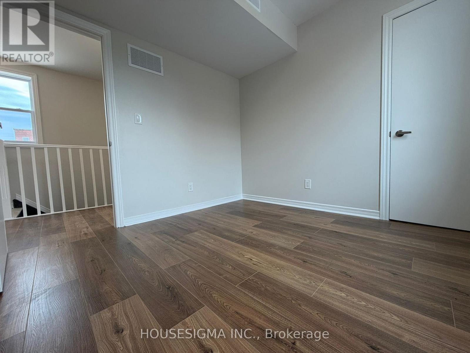 Upper Unit - 28 West Street N, Orillia, Ontario  L3V 5B8 - Photo 14 - S13742286