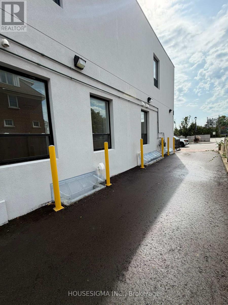 Upper Unit - 28 West Street N, Orillia, Ontario  L3V 5B8 - Photo 24 - S13742286