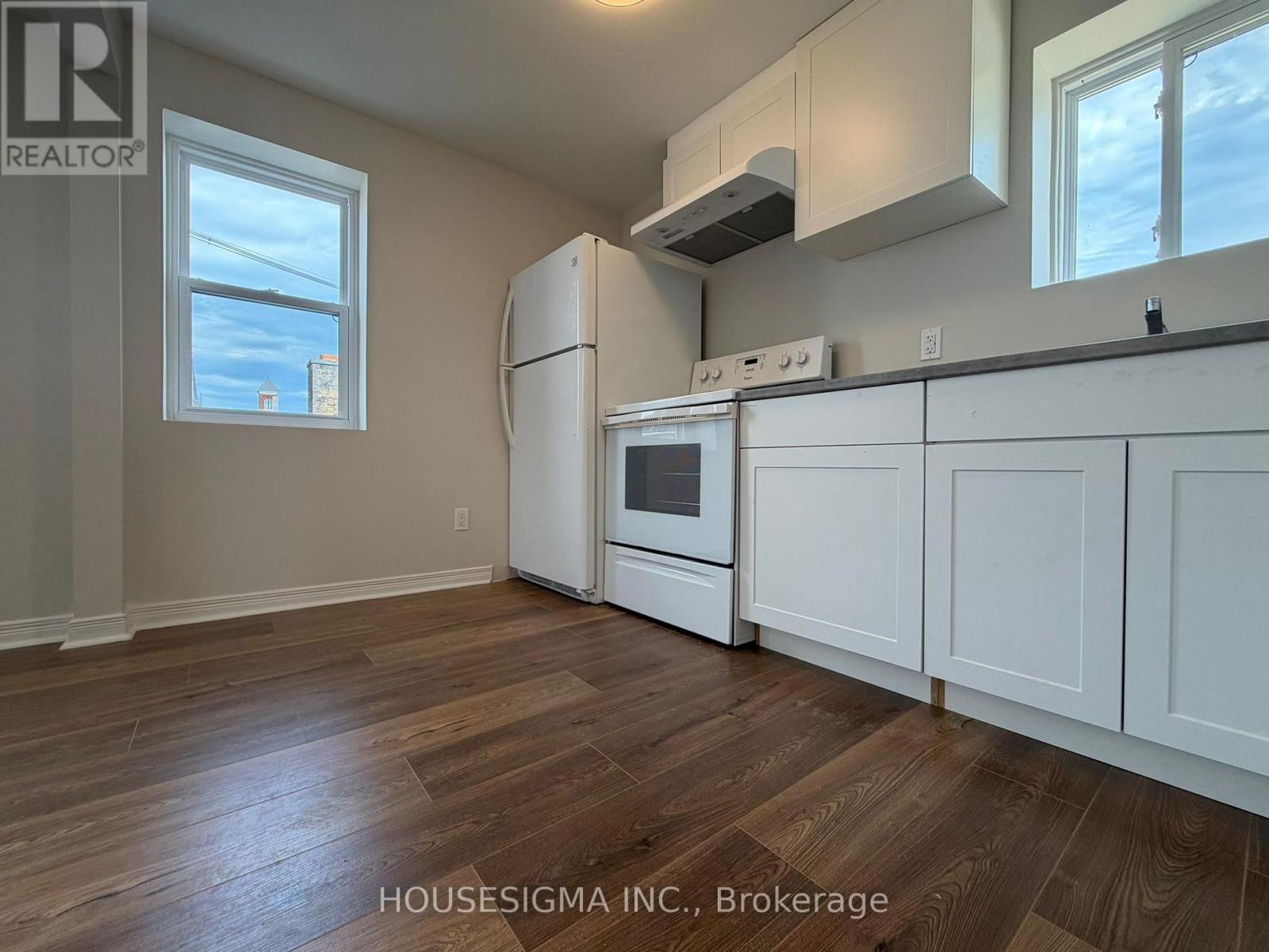 Upper Unit - 28 West Street N, Orillia, Ontario  L3V 5B8 - Photo 6 - S13742286