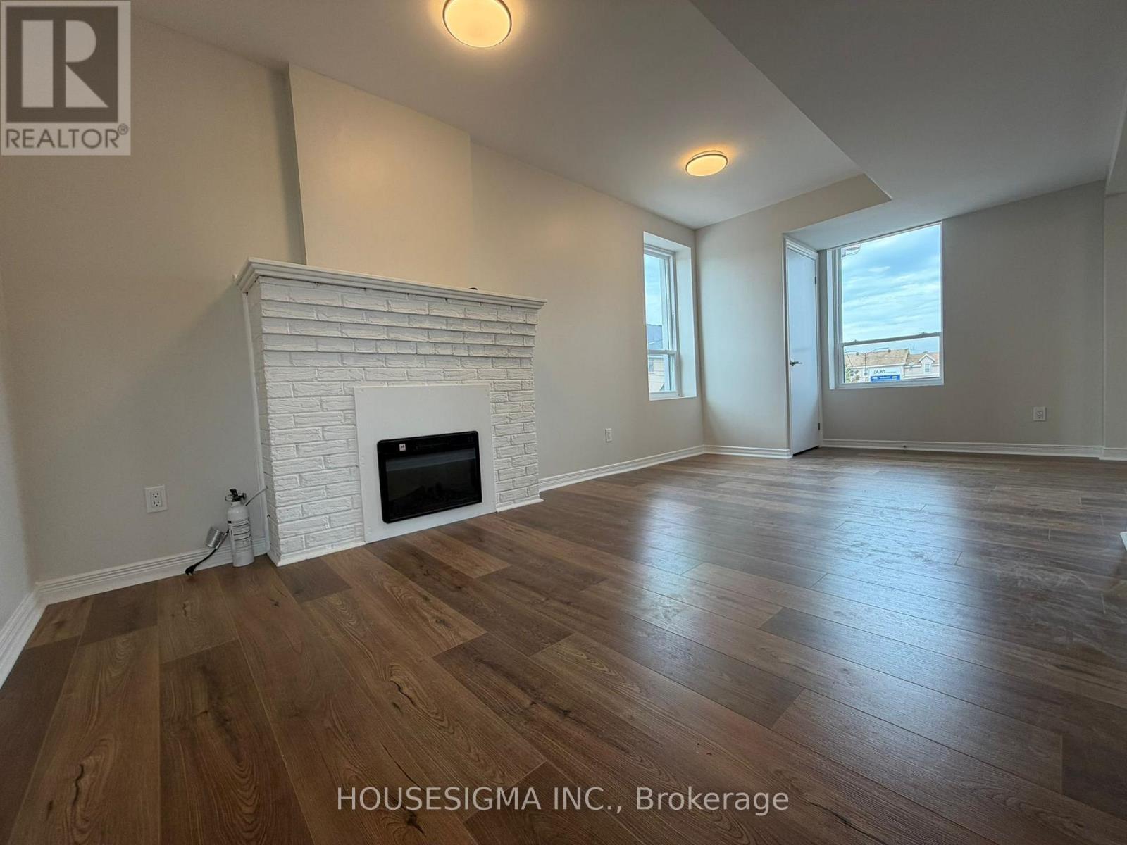 Upper Unit - 28 West Street N, Orillia, Ontario  L3V 5B8 - Photo 11 - S13742286