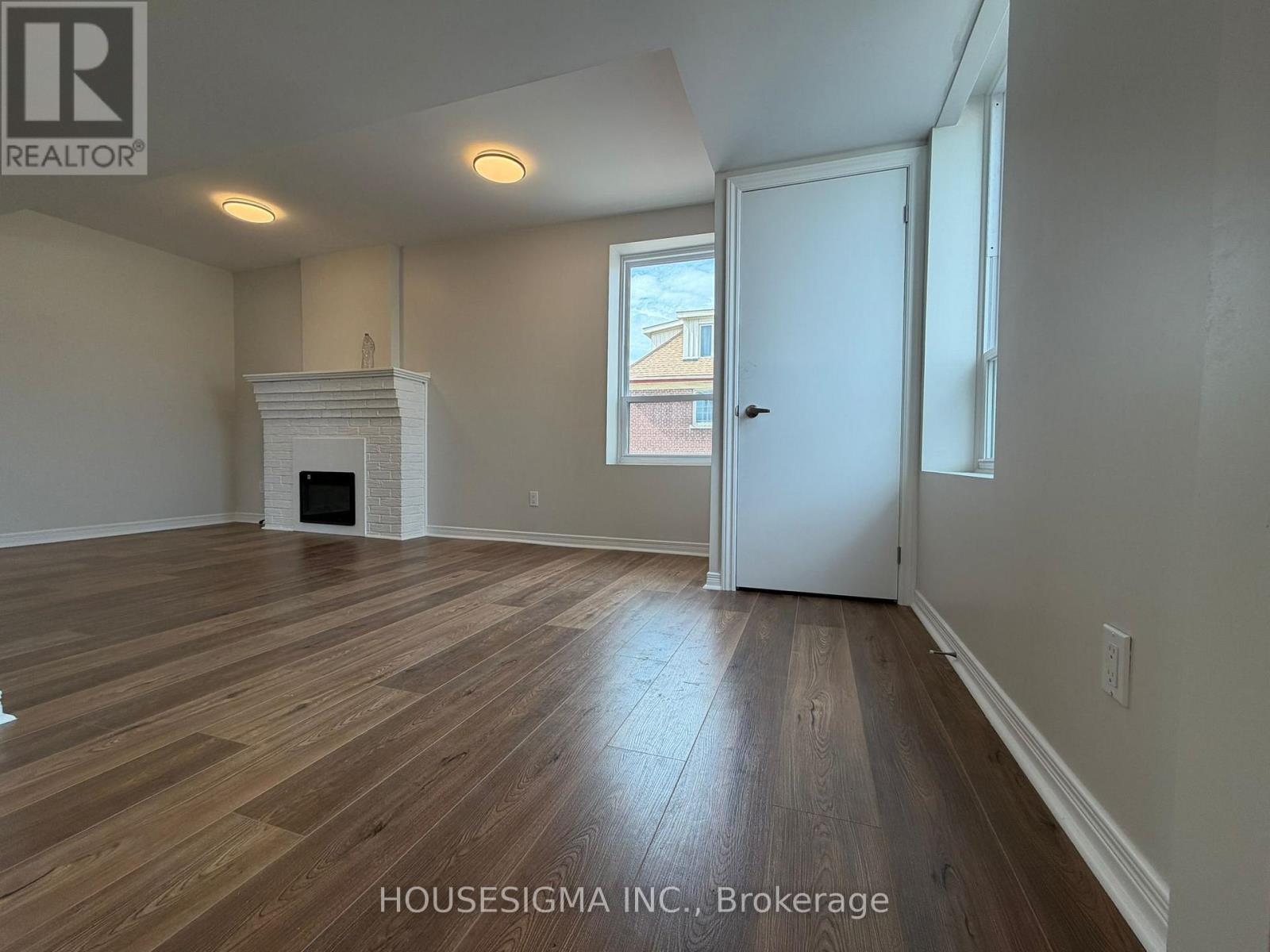 Upper Unit - 28 West Street N, Orillia, Ontario  L3V 5B8 - Photo 7 - S13742286