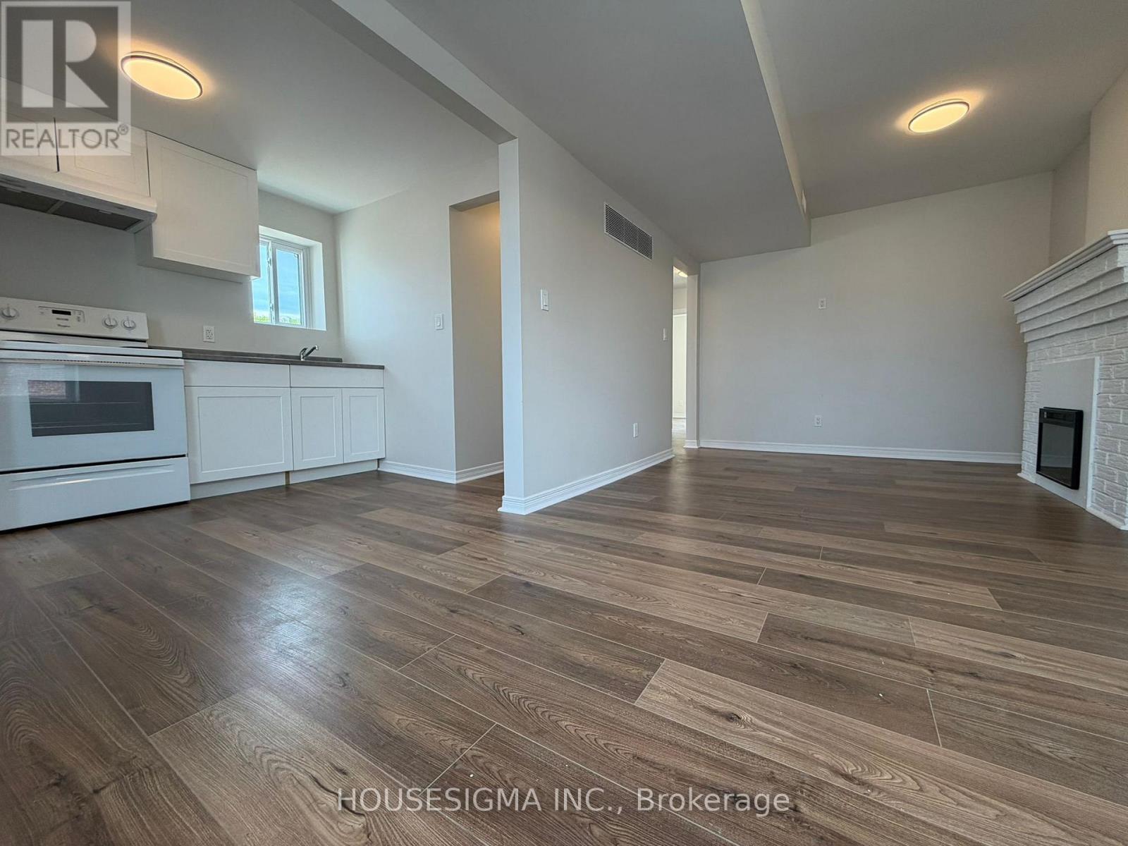 Upper Unit - 28 West Street N, Orillia, Ontario  L3V 5B8 - Photo 8 - S13742286
