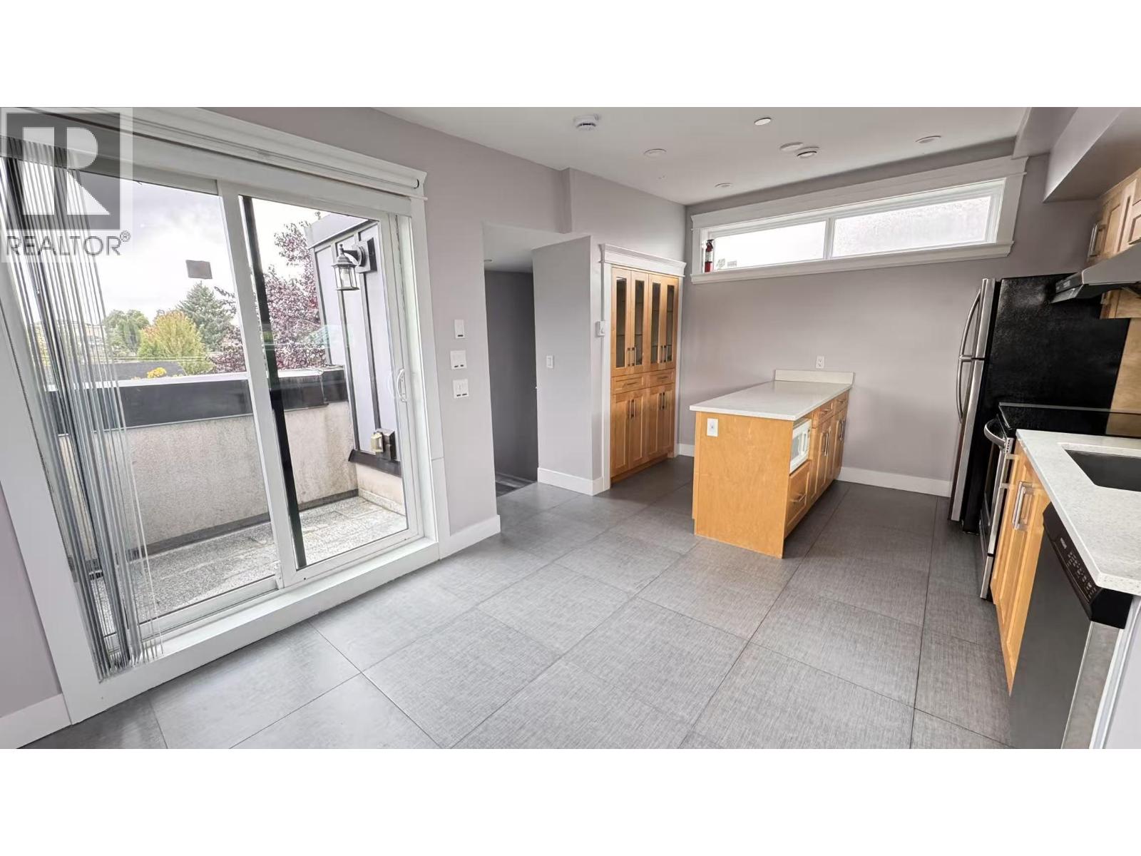 Laneway House 3202 E 5th Avenue, Vancouver, British Columbia  V5M 1P3 - Photo 3 - R3161315