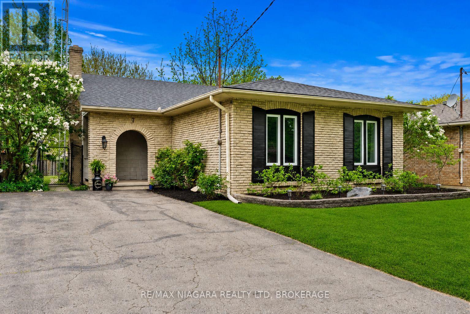7 Ameer Drive, St. Catharines, Ontario  L2N 3S9 - Photo 2 - X13742194