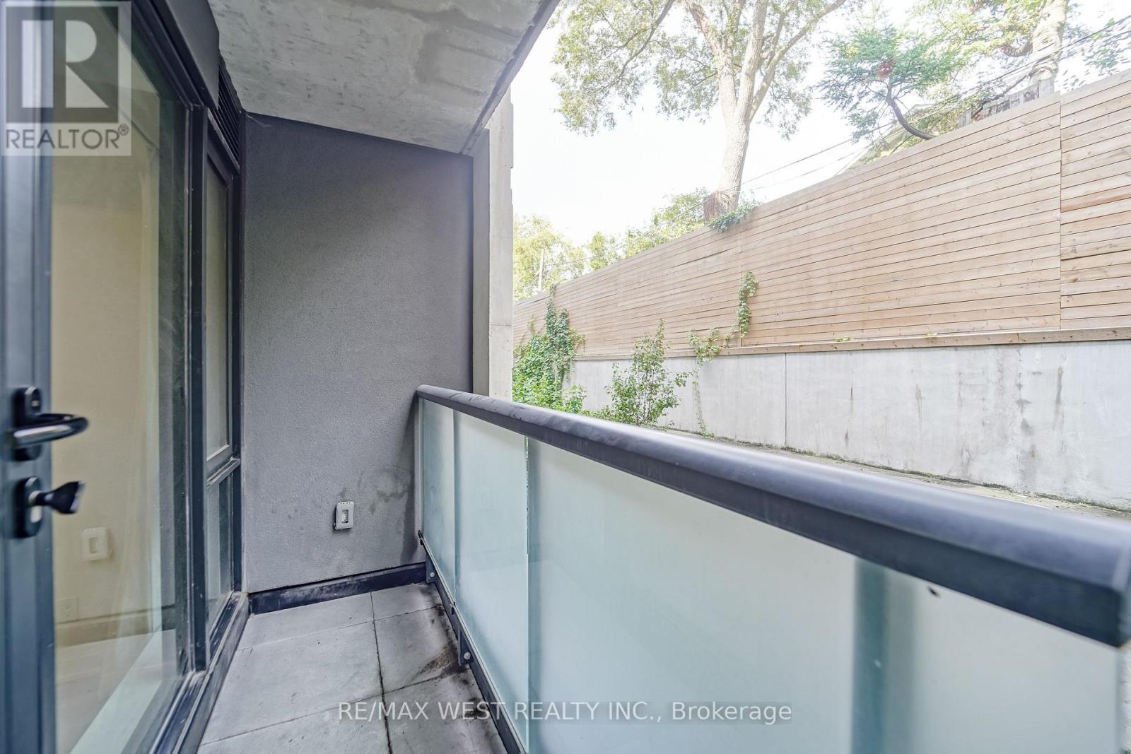 205 - 840 St Clair Avenue W, Toronto, Ontario  M6C 0A4 - Photo 7 - C13742408