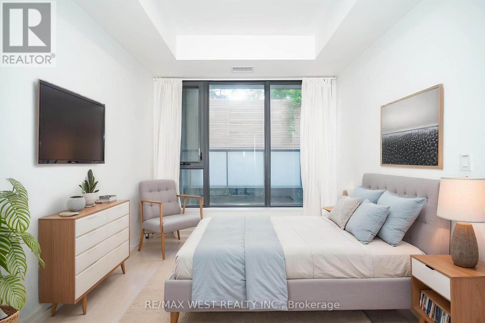 205 - 840 St Clair Avenue W, Toronto, Ontario  M6C 0A4 - Photo 6 - C13742408