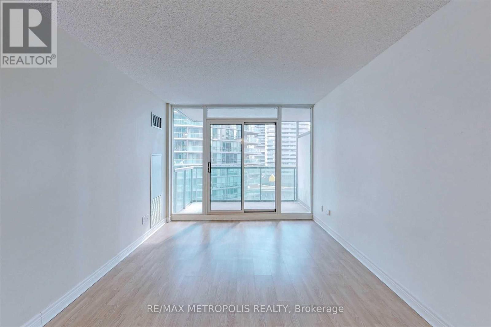 1005 - 51 Lower Simcoe Street, Toronto, Ontario  M5J 3A2 - Photo 2 - C13742506