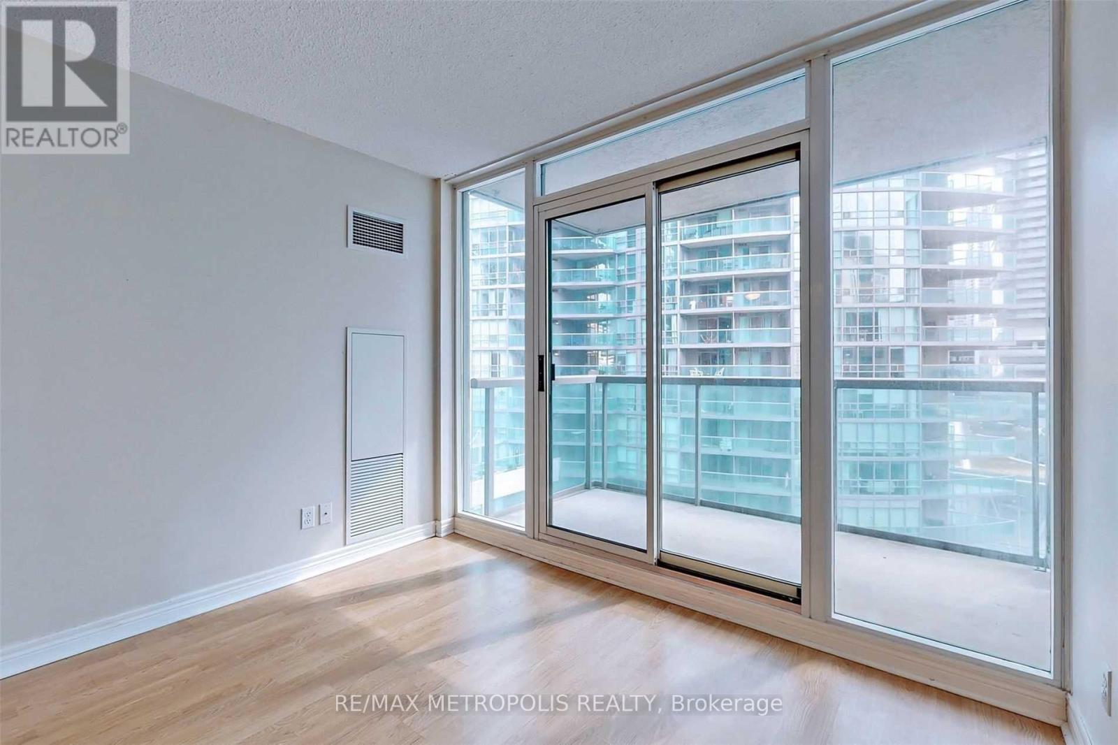 1005 - 51 Lower Simcoe Street, Toronto, Ontario  M5J 3A2 - Photo 4 - C13742506
