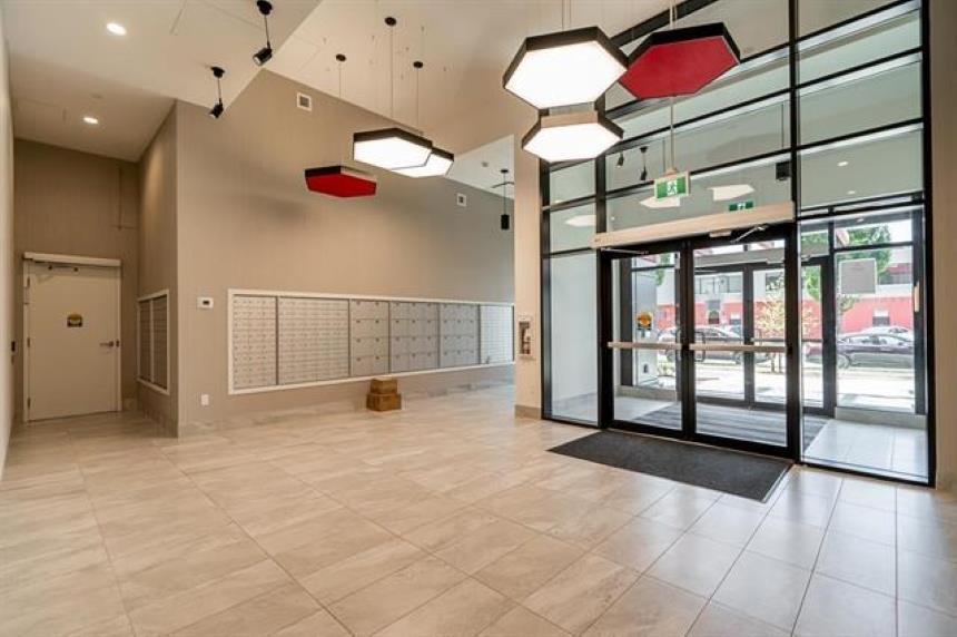 1609 10626 City Parkway, Surrey, British Columbia  V3T 0S3 - Photo 2 - R3161308